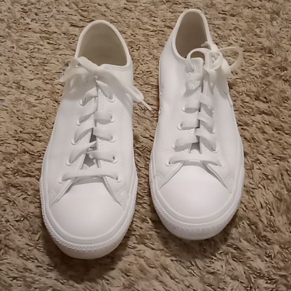 #518Unisex Converse Chuck Taylor All Star Leather 136823C Low Casual ShoesM8 W10 - Picture 2 of 12